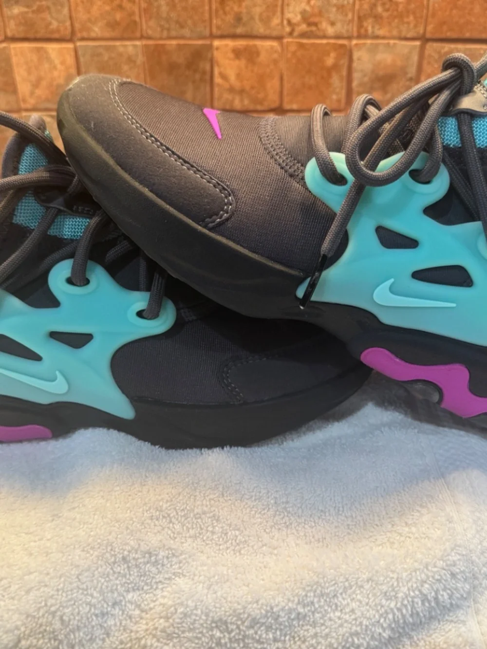 Kids Nike Presto Sneakers size 5Y